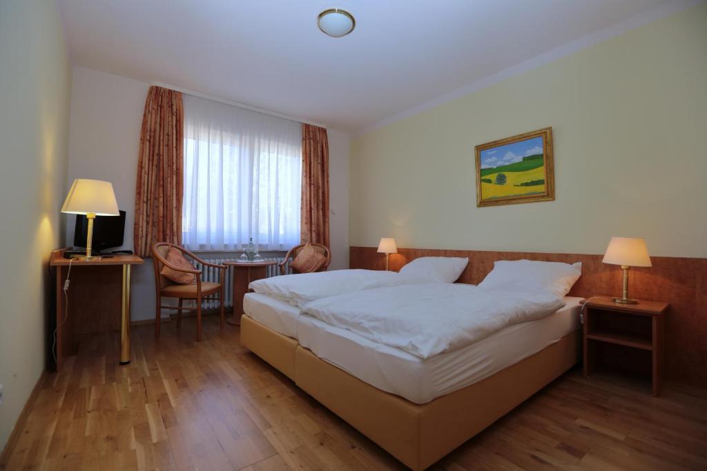 Hotel Am Rossberg Альтенар Экстерьер фото